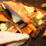 Restauracja Wolna Europa - kurczak zagrodowy supreme z karmelizowanymi w miodzie sezonowymi warzywami